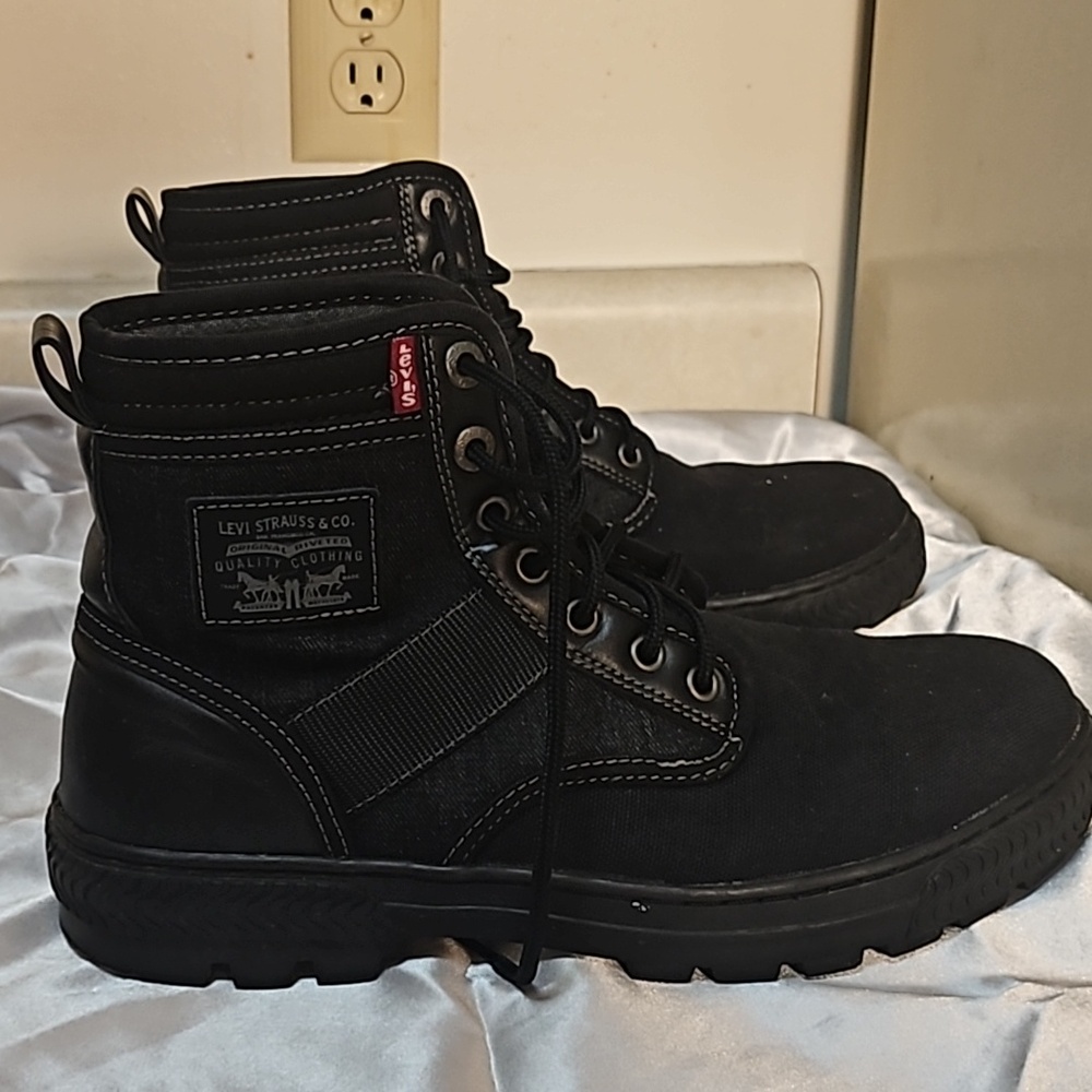 Levi boots